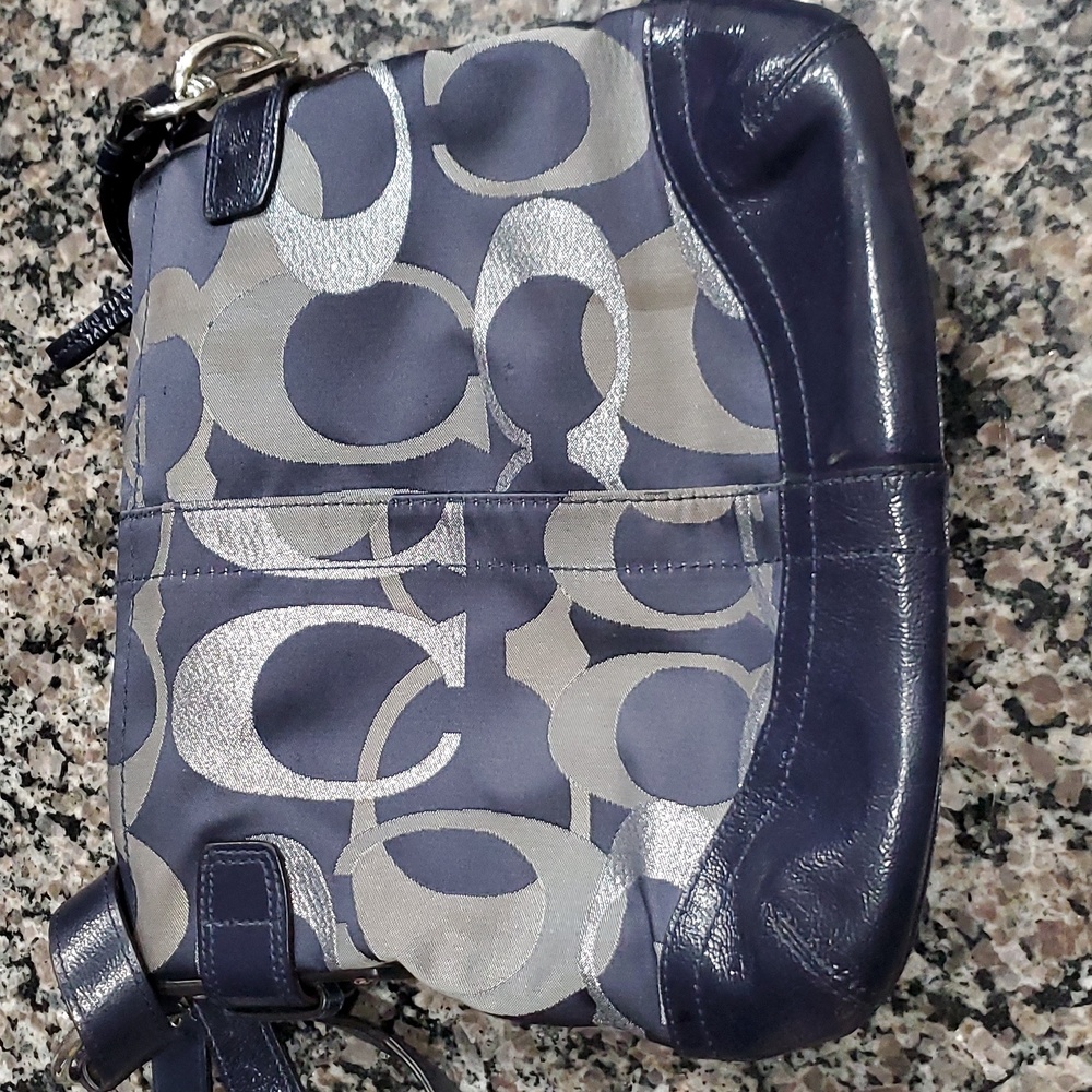 Coach Handbag 👜 - Picture 2 of 15
